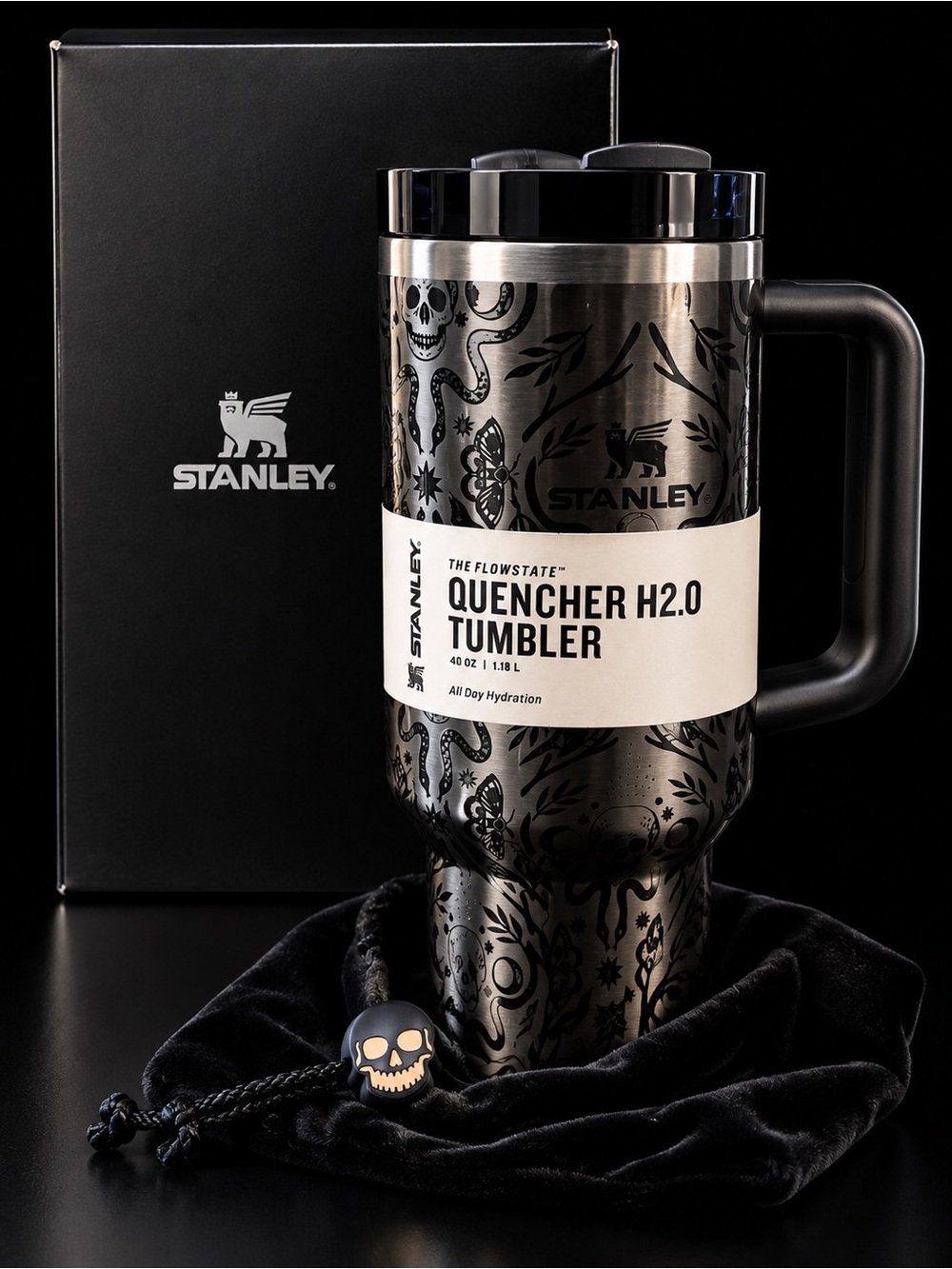 Stanley Quencher H2.0 Tumbler - Black Stainless with Skull Pattern